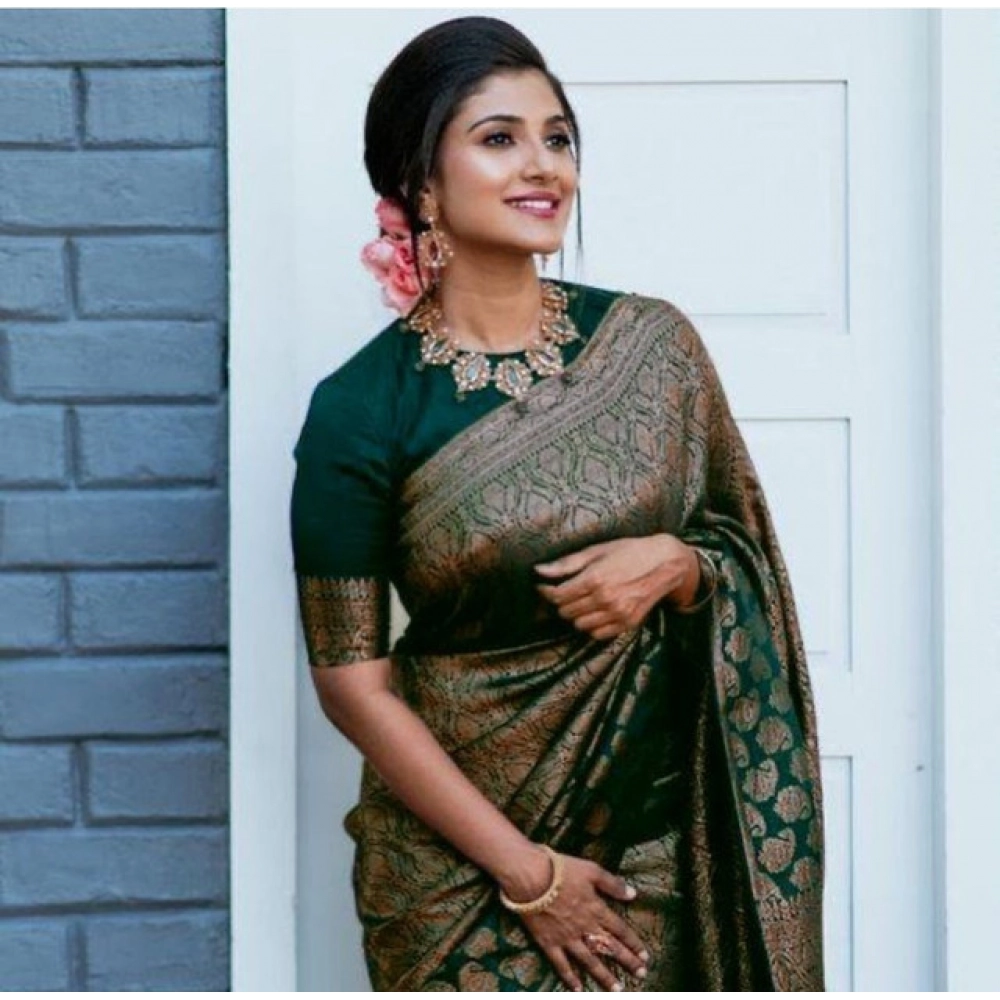 generic women's litchi silk printed saree with unstitched blouse (green) generic women's litchi silk printed saree with unstitched blouse (green)
