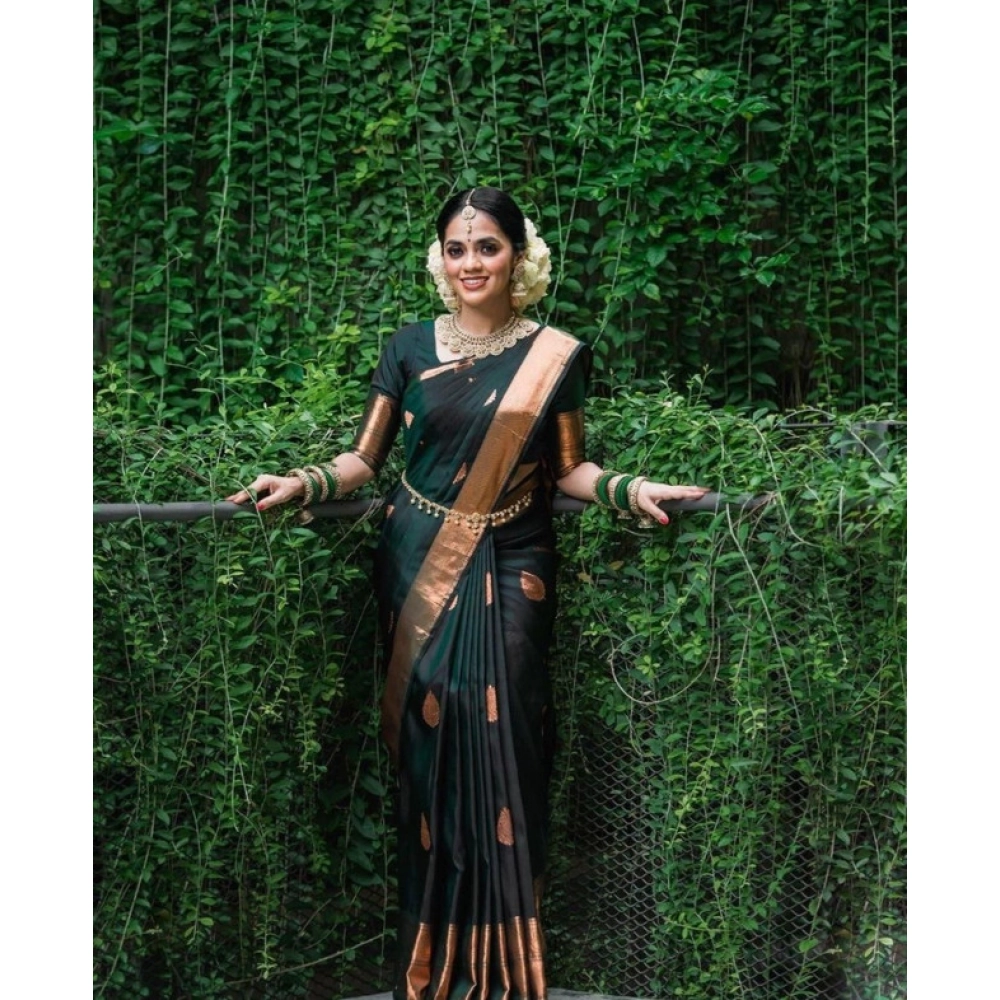 generic women's litchi silk printed saree with unstitched blouse (green) generic women's litchi silk printed saree with unstitched blouse (green)